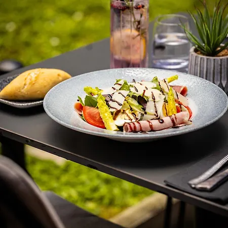 Courtyard By Marriott Paris Porte De Versailles Hotel Issy-les-Moulineaux