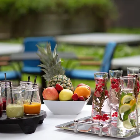 Courtyard By Marriott Paris Porte De Versailles 4* Issy-les-Moulineaux