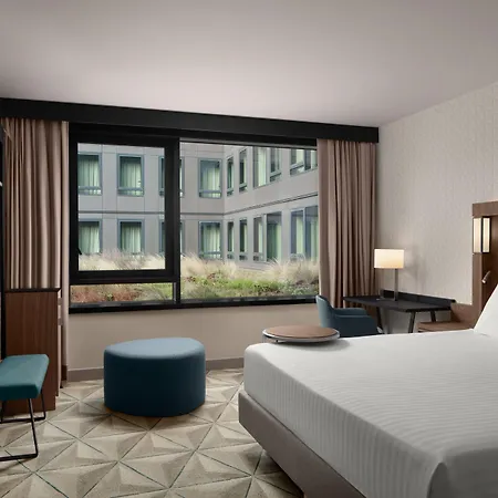 Courtyard By Marriott Paris Porte De Versailles 4*