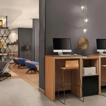 Courtyard By Marriott Paris Porte De Versailles ホテル イシー＝レ＝ムリノー