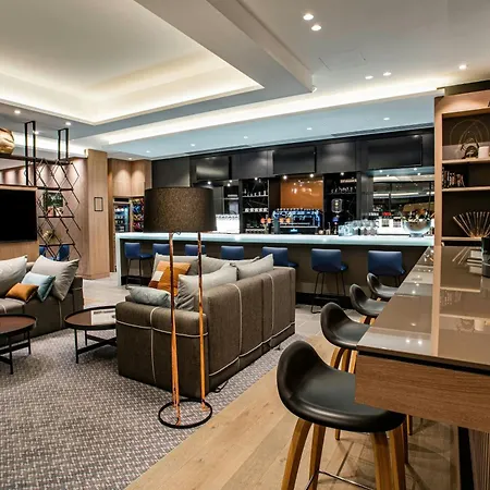 Courtyard By Marriott Paris Porte De Versailles イシー＝レ＝ムリノー