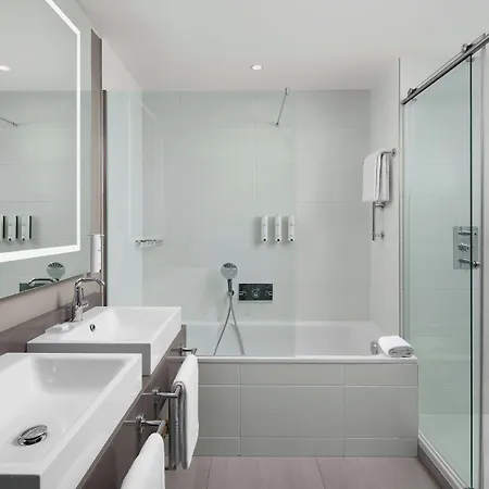 Courtyard By Marriott Paris Porte De Versailles 4*