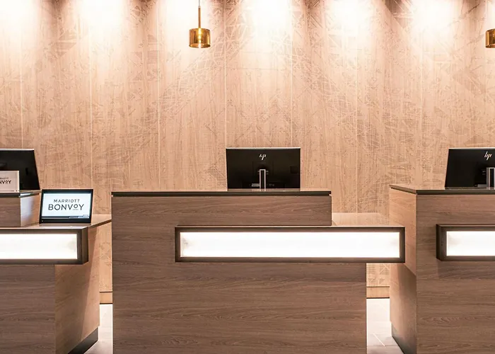 Courtyard By Marriott Paris Porte De Versailles 호텔 이씨레물리노