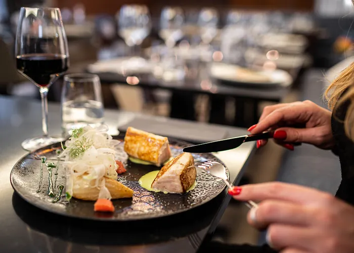 Hotel Courtyard By Marriott Paris Porte De Versailles 4*