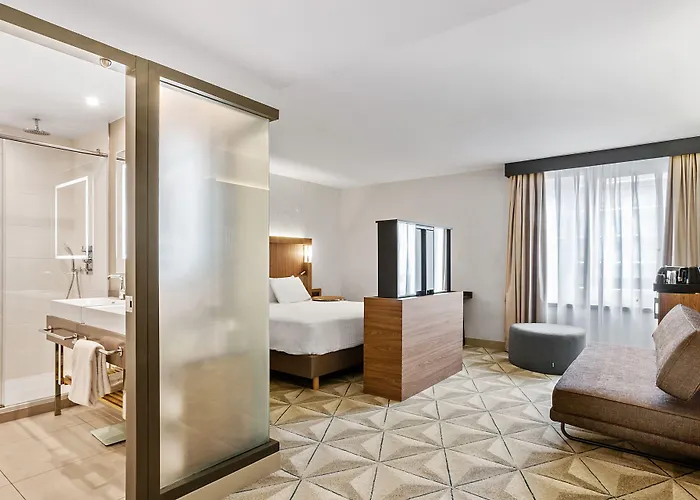 Hotel Courtyard By Marriott Paris Porte De Versailles 4*
