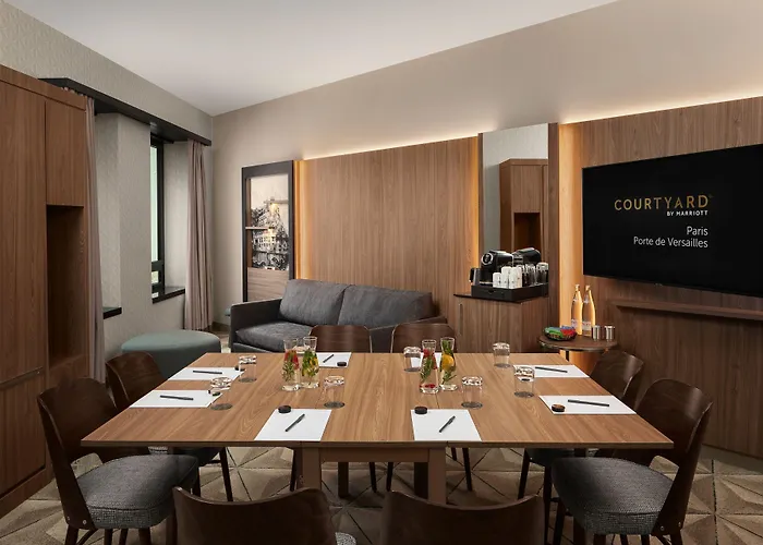 Courtyard By Marriott Paris Porte De Versailles 4* Issy-les-Moulineaux