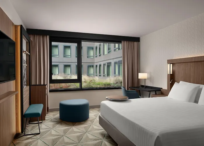 Courtyard By Marriott Paris Porte De Versailles 4*